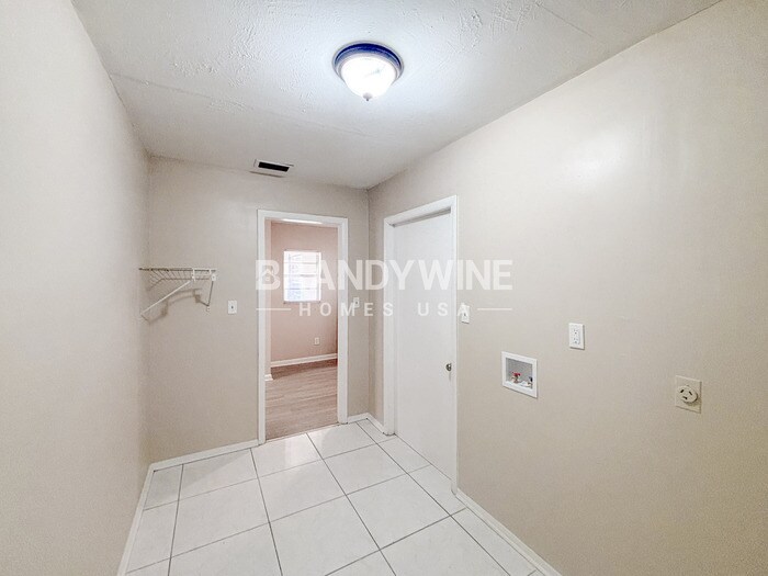 Building Photo - 1608 Robin Ln