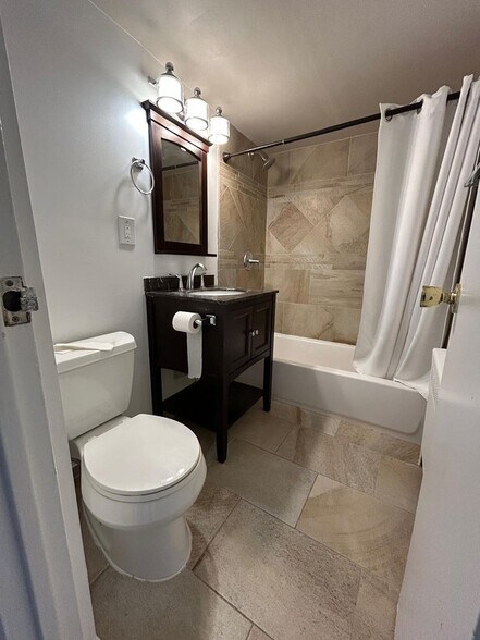 Building Photo - 922 24th St NW