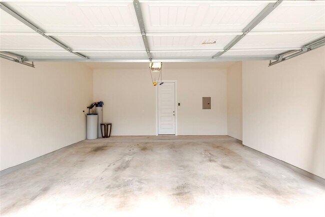 Building Photo - 345 Fort Cobb Way