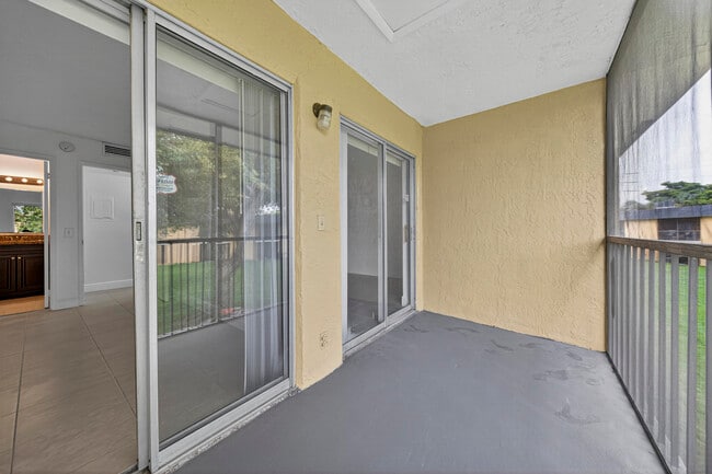 Building Photo - 913 Meadows Cir