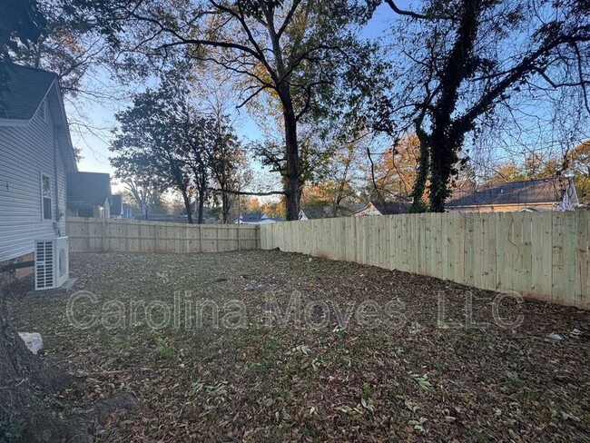 Building Photo - 17 Wrigley St