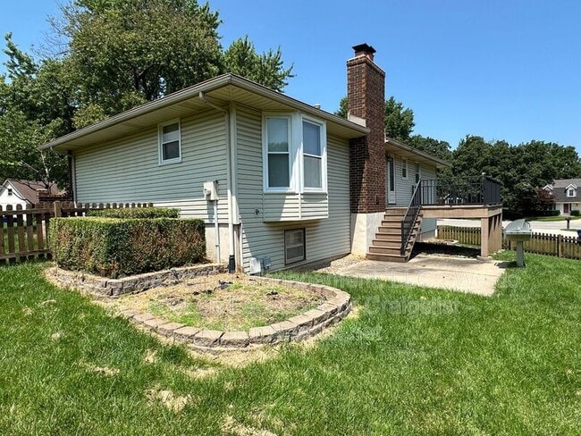 Building Photo - 6119 Cottonwood Dr