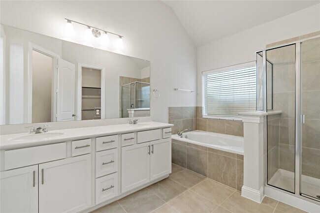 Building Photo - 2131 Villa Flora Ln