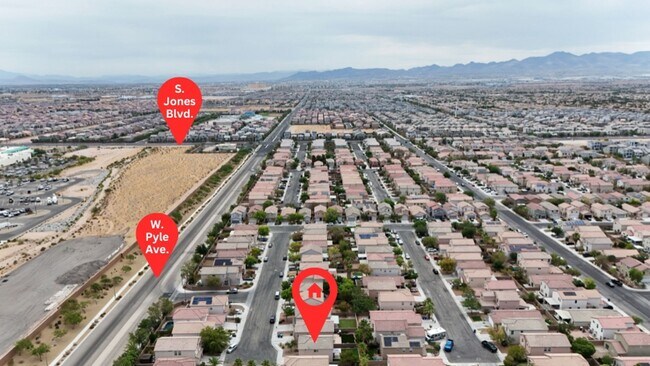 Building Photo - Cozy Furnished 3bed 3bath l Near Southern Highlands