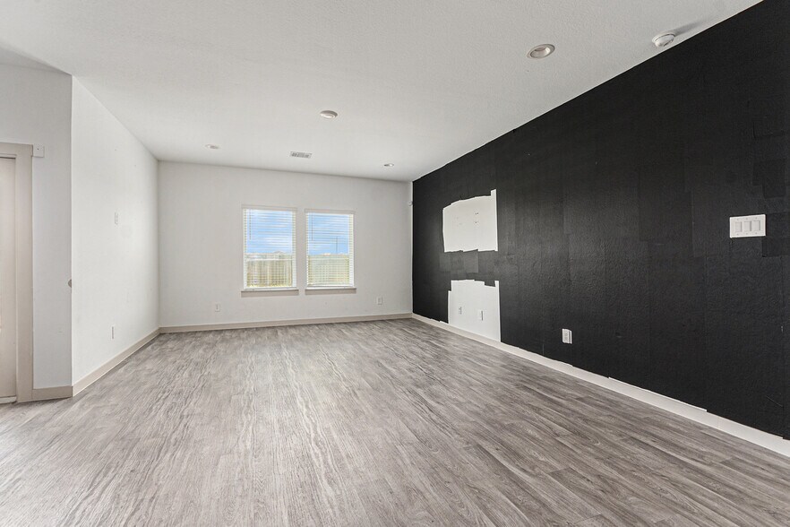 Building Photo - 31 Desert Spring Ln