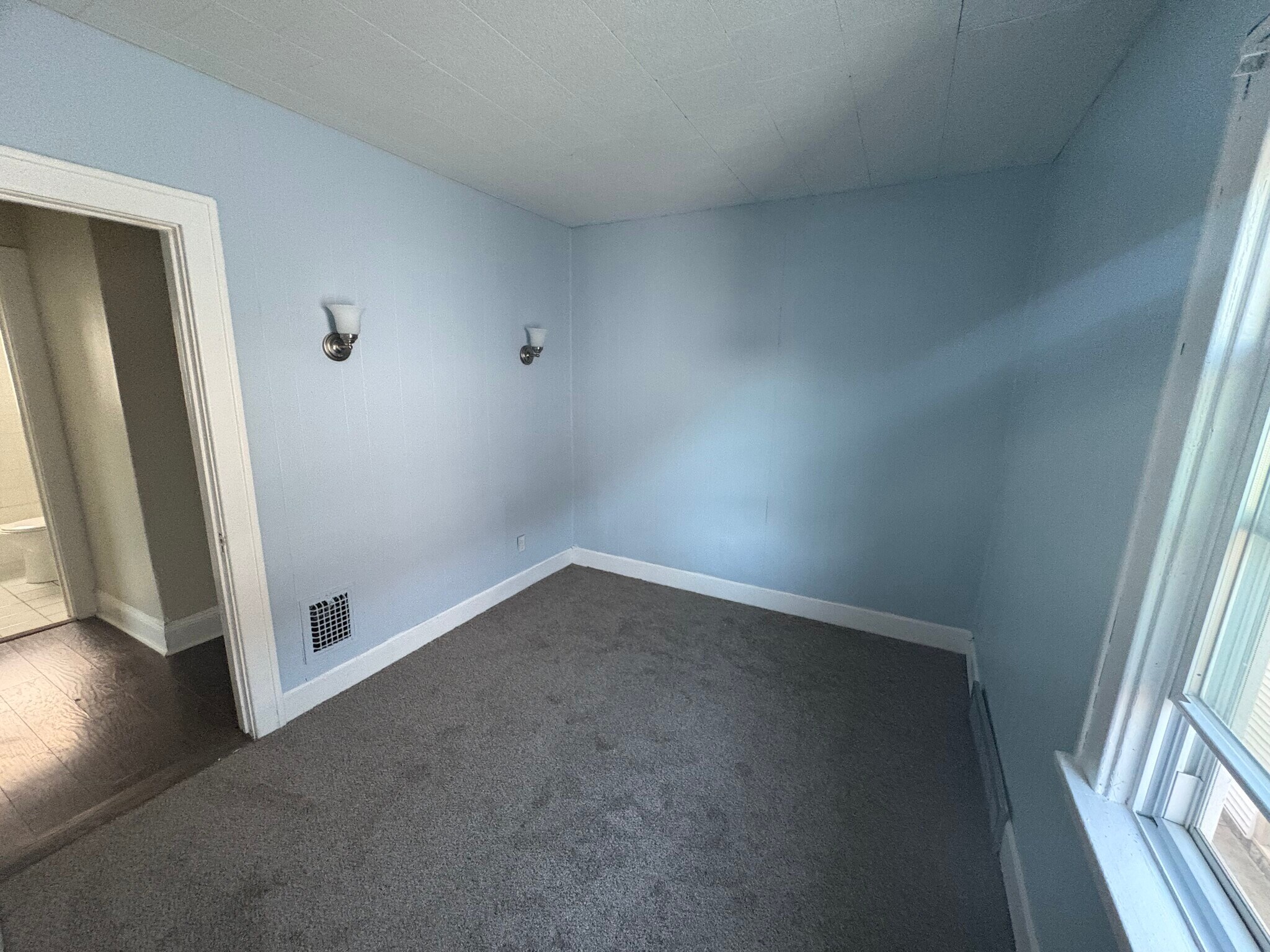 Building Photo - 135 Hartwell Rd