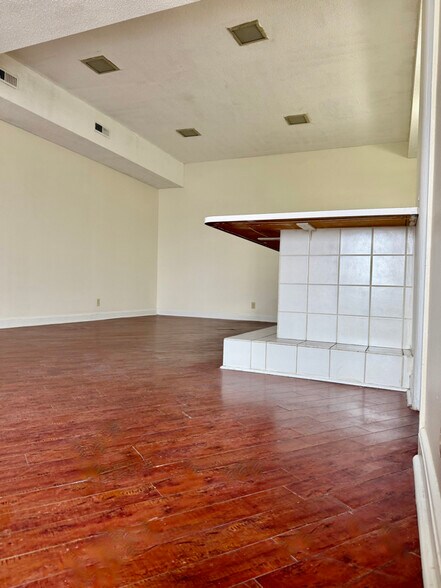 Building Photo - 3400 Betty Ln