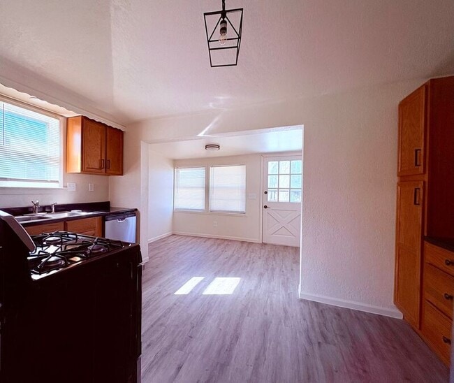 Building Photo - 1416 S Hardy Ave