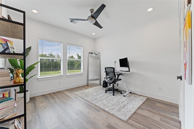 Building Photo - 1228 Wycliffe Dr