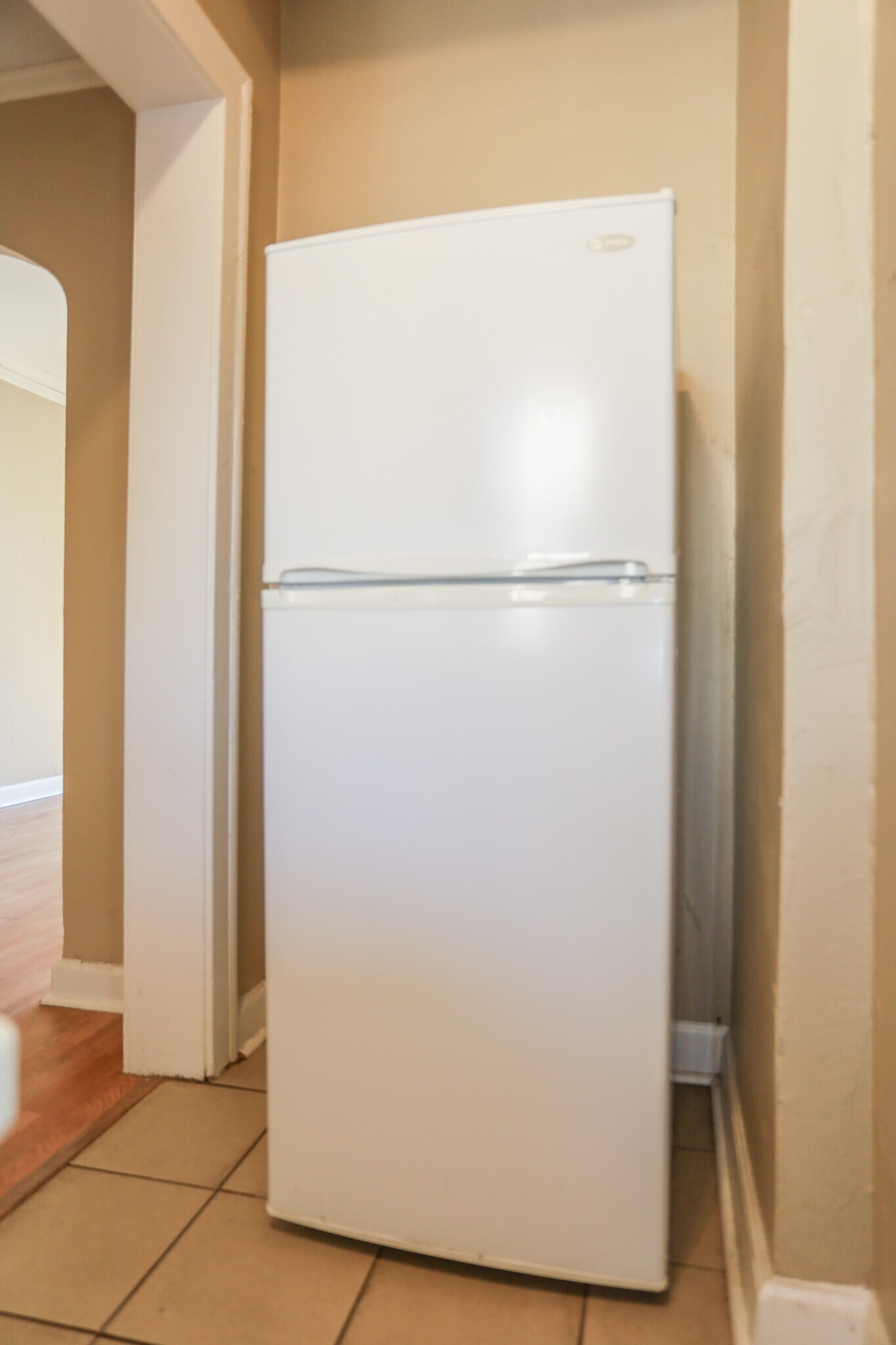 Building Photo - 920 W Eastwood Ave