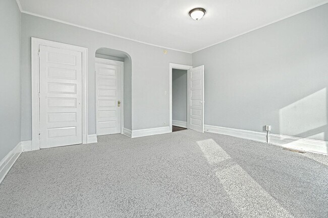 Building Photo - Available Now - Spacious 5 Bedroom, 1 Bath...