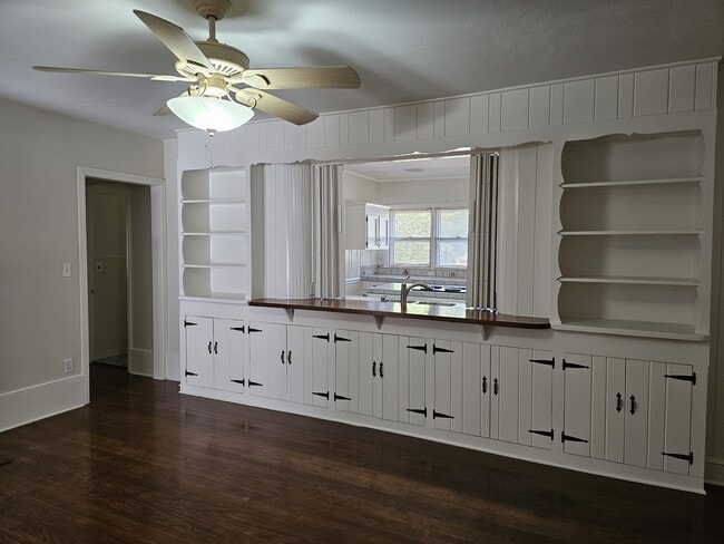 Building Photo - 1222 N Ridge Ave