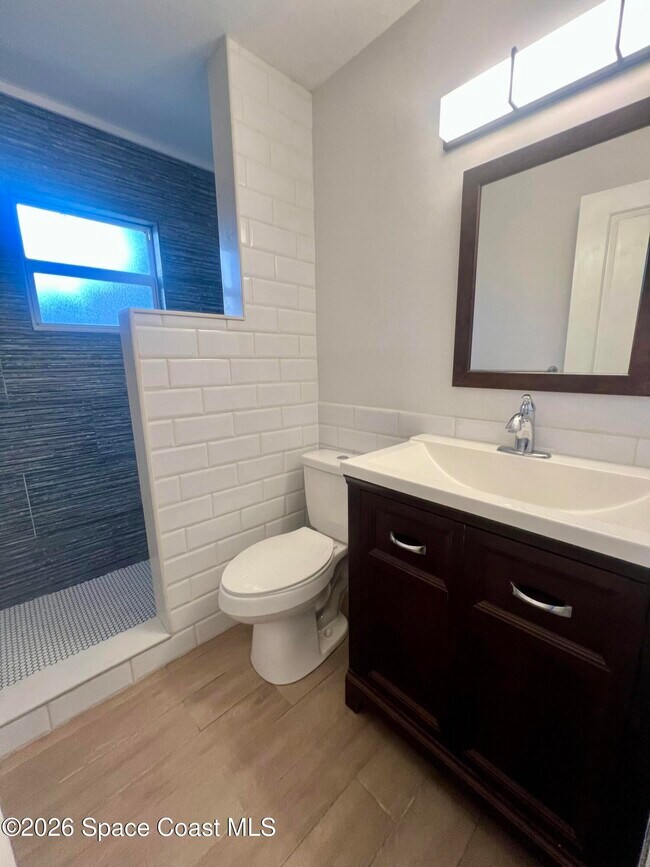 Building Photo - 121 3rd Ave