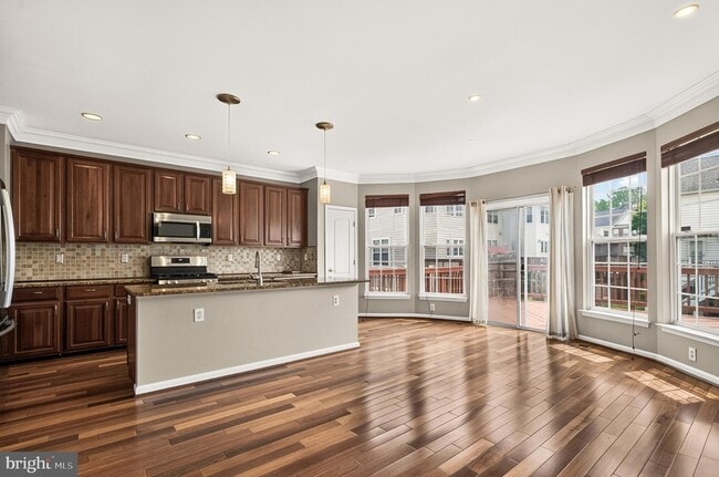 Building Photo - 6805 Oregano Ln