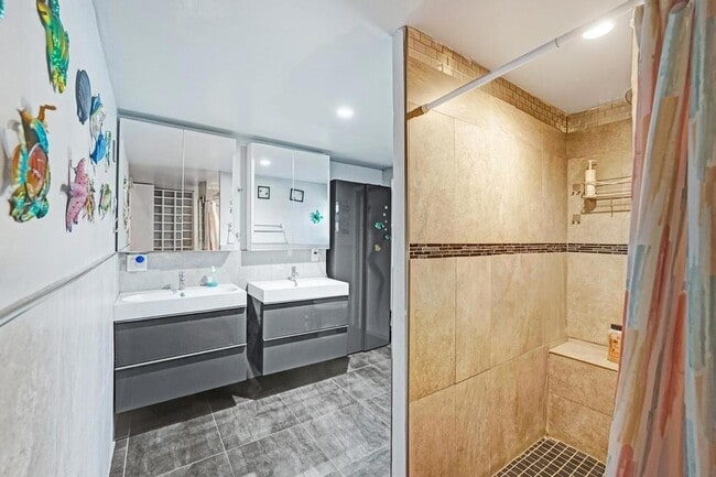 Building Photo - 2000 Jackson St