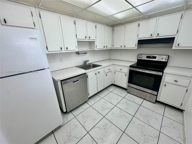 Building Photo - 1200 NE Miami Gardens Dr