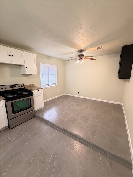 Building Photo - 4527 Fitzwater Dr