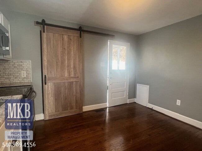 Building Photo - 6221 Shady Acres Dr