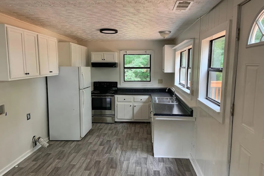 Building Photo - 407 Pless Rd