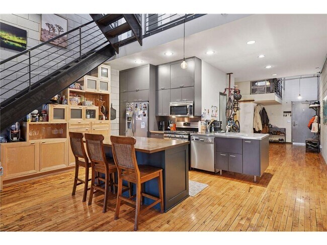 Building Photo - 801 N Washington Ave