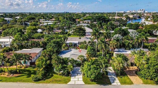 Building Photo - 2601 NE 11th Ct