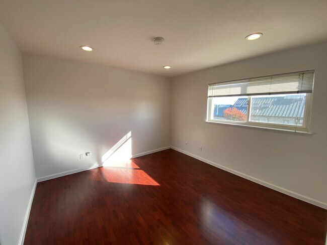 Building Photo - 841 Solano Ave