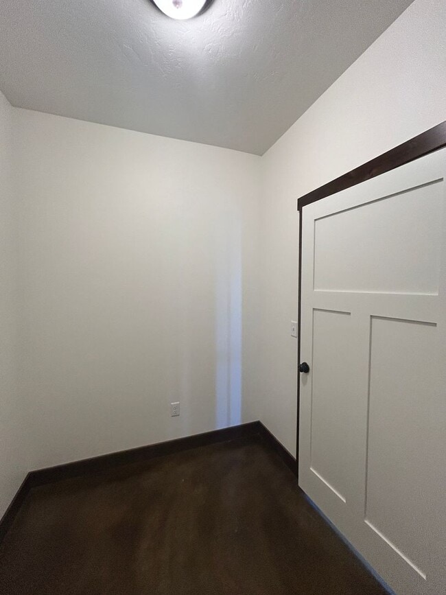 Building Photo - 487 Ashleigh Ln