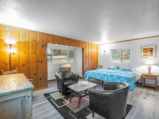 Building Photo - MOVE-IN SPECIAL!! $250 off your first months rent- Spacious Farmhouse Living with Open-Concept De...