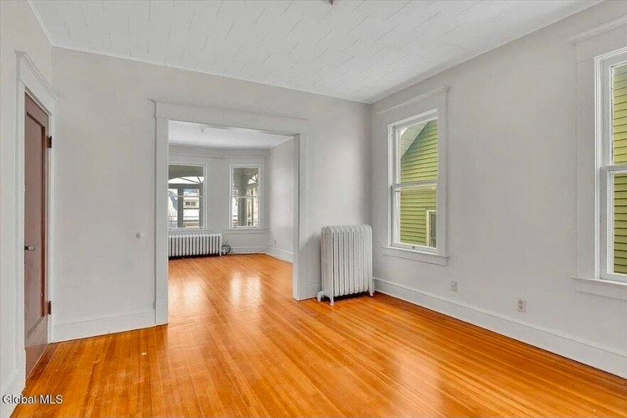 Building Photo - 6 W Erie St