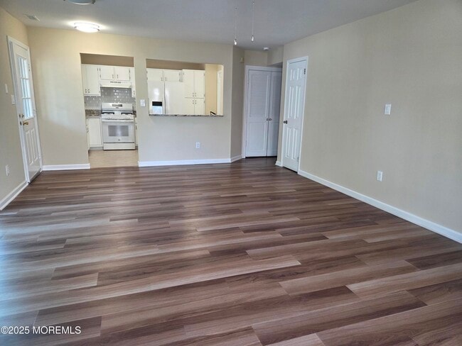 Building Photo - 277 Tulip Ln