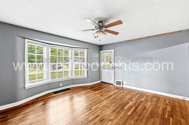 Building Photo - 129 E 49th St