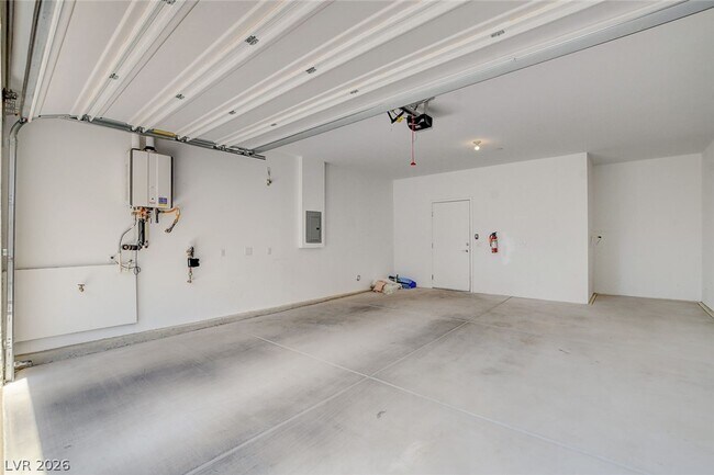 Building Photo - 5730 Sky Pointe Dr