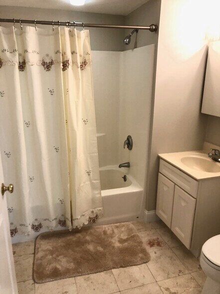 Building Photo - 1522 VFW Pkwy