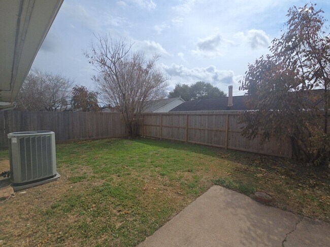 Building Photo - 19415 Southaven Dr