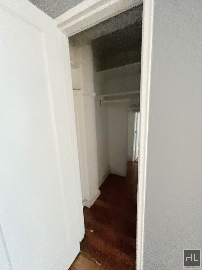 Building Photo - Large Studio with Separate Kitchen and 2  ...