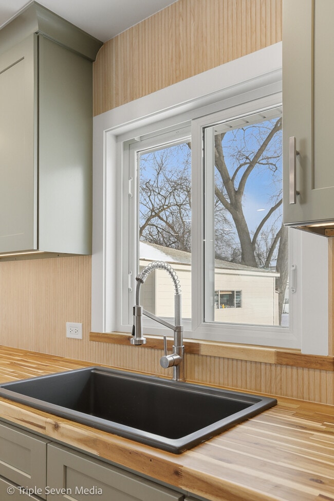 Building Photo - 505 Geronimo St