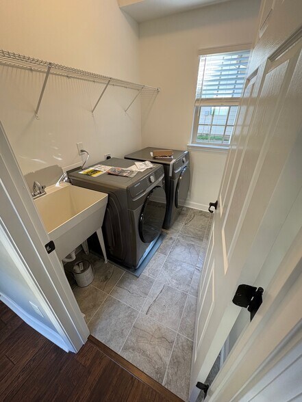 Building Photo - 1004 Crinoline Ln