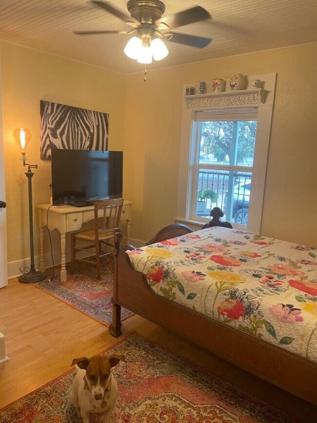 Building Photo - 1120 Aransas St