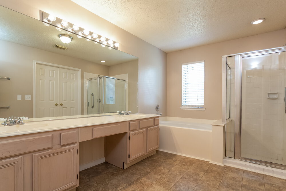 Building Photo - 7131 Maple Walk Dr