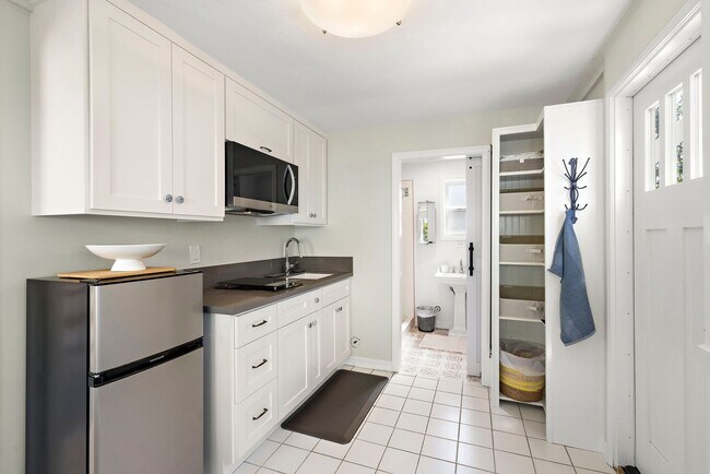 Building Photo - Laguna Village Furnished Rental