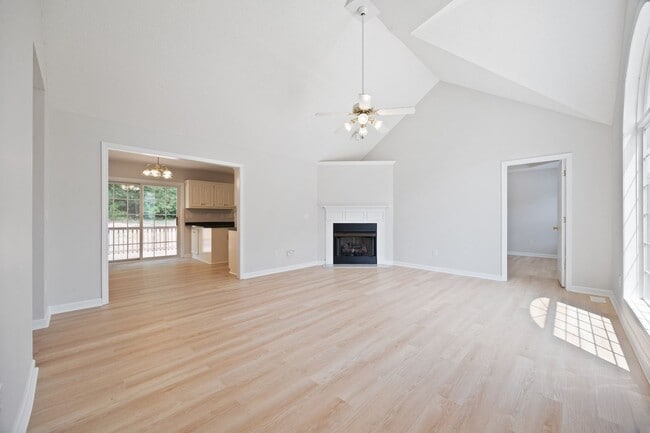 Building Photo - Freshly painted 3-bedroom 2-bath home in A...