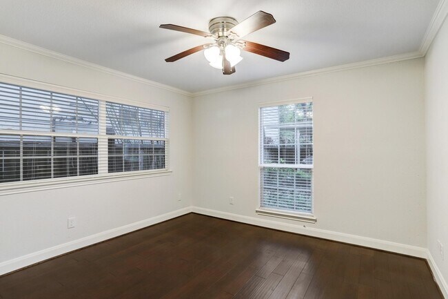 Building Photo - 1880 White Oak Dr