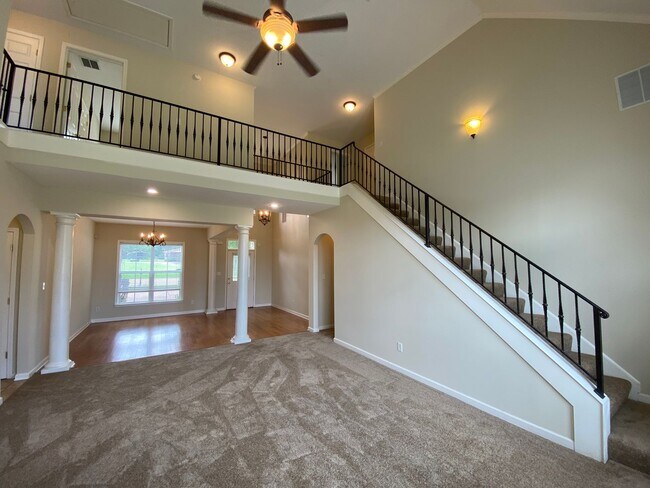 Building Photo - LARGE AND SPACIOUS HOME IN BARTLETT/ARLINGTON