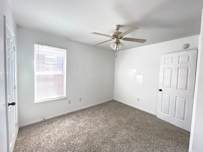 Building Photo - 3406 Doffy Dr