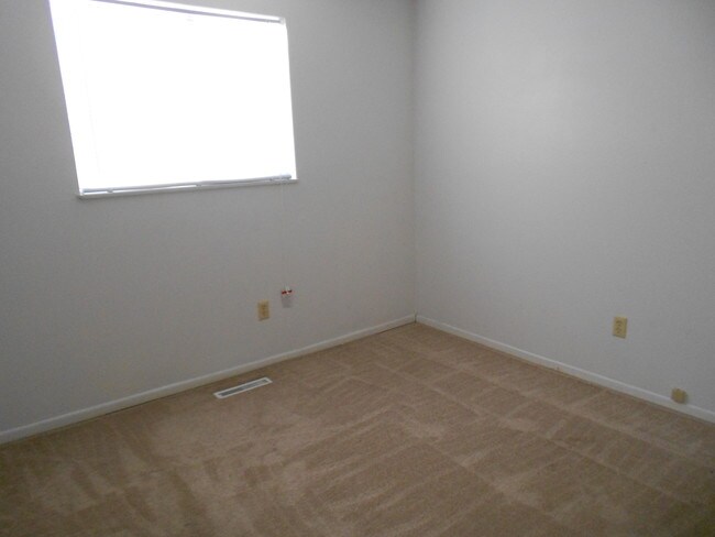 Building Photo - 529 E 13th St