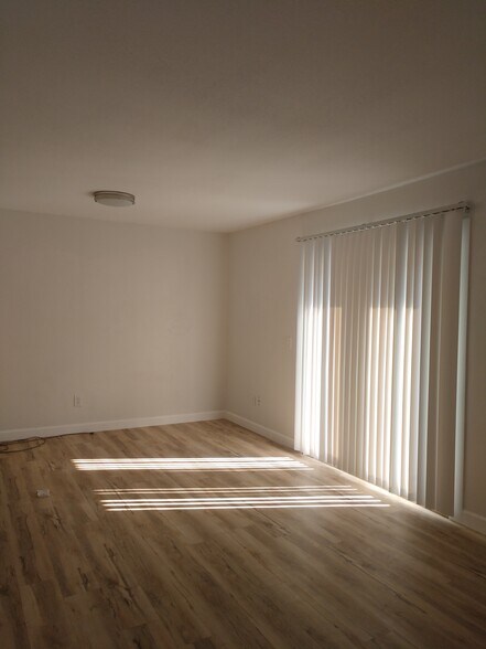 Dinning Room/ French Door to Balco - 2510 W 9th St