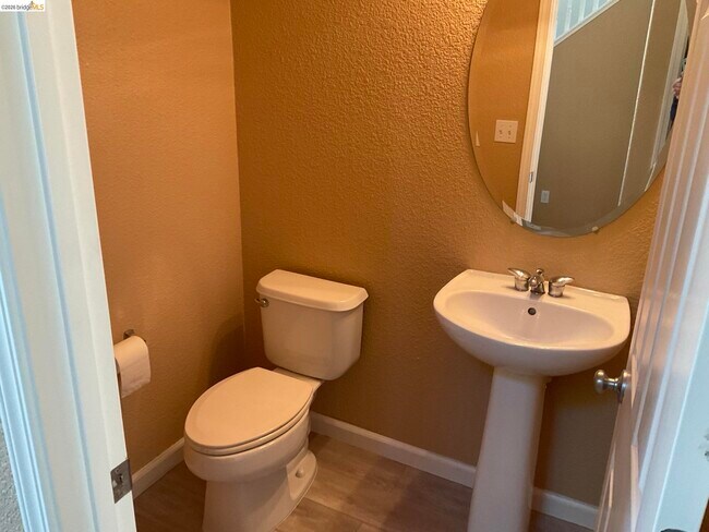 Building Photo - 1360 Tiffany Dr