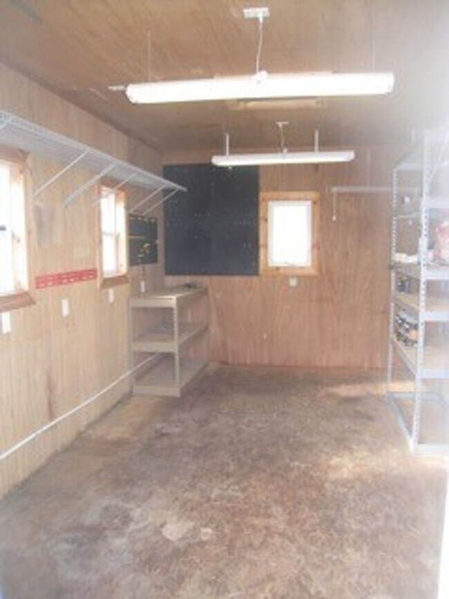 Building Photo - 3 Bedroom 2 Bath home with 2-car garage