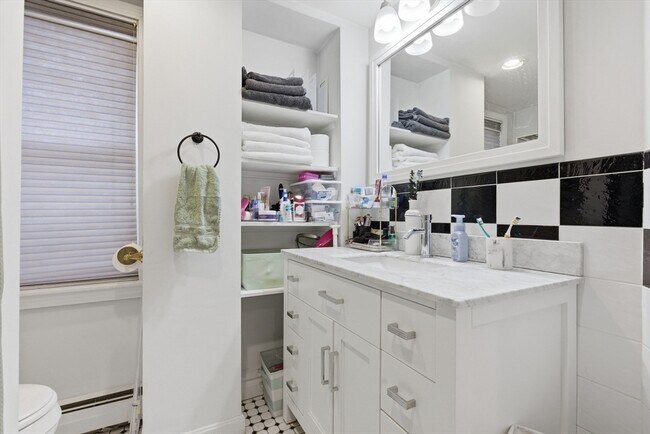 Building Photo - 245 W Fifth St