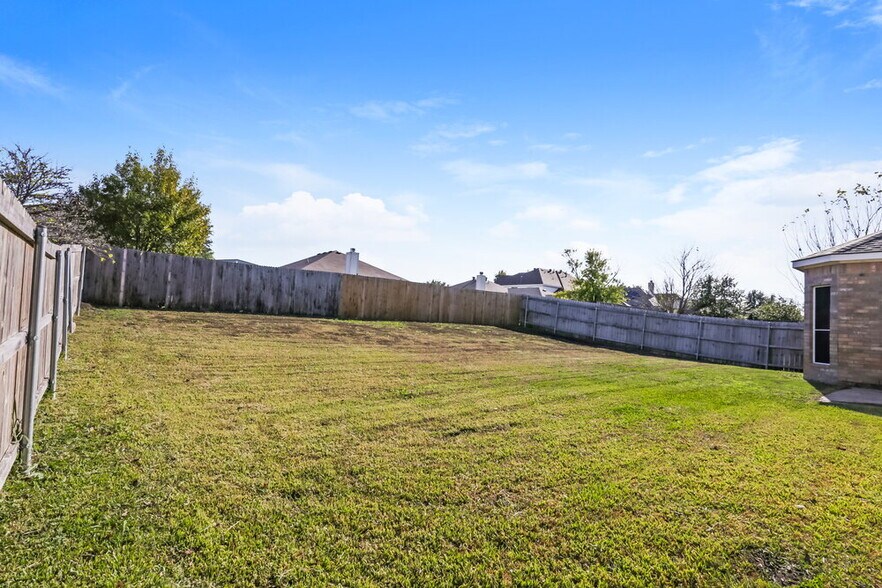 Building Photo - 1530 Fairfield Dr